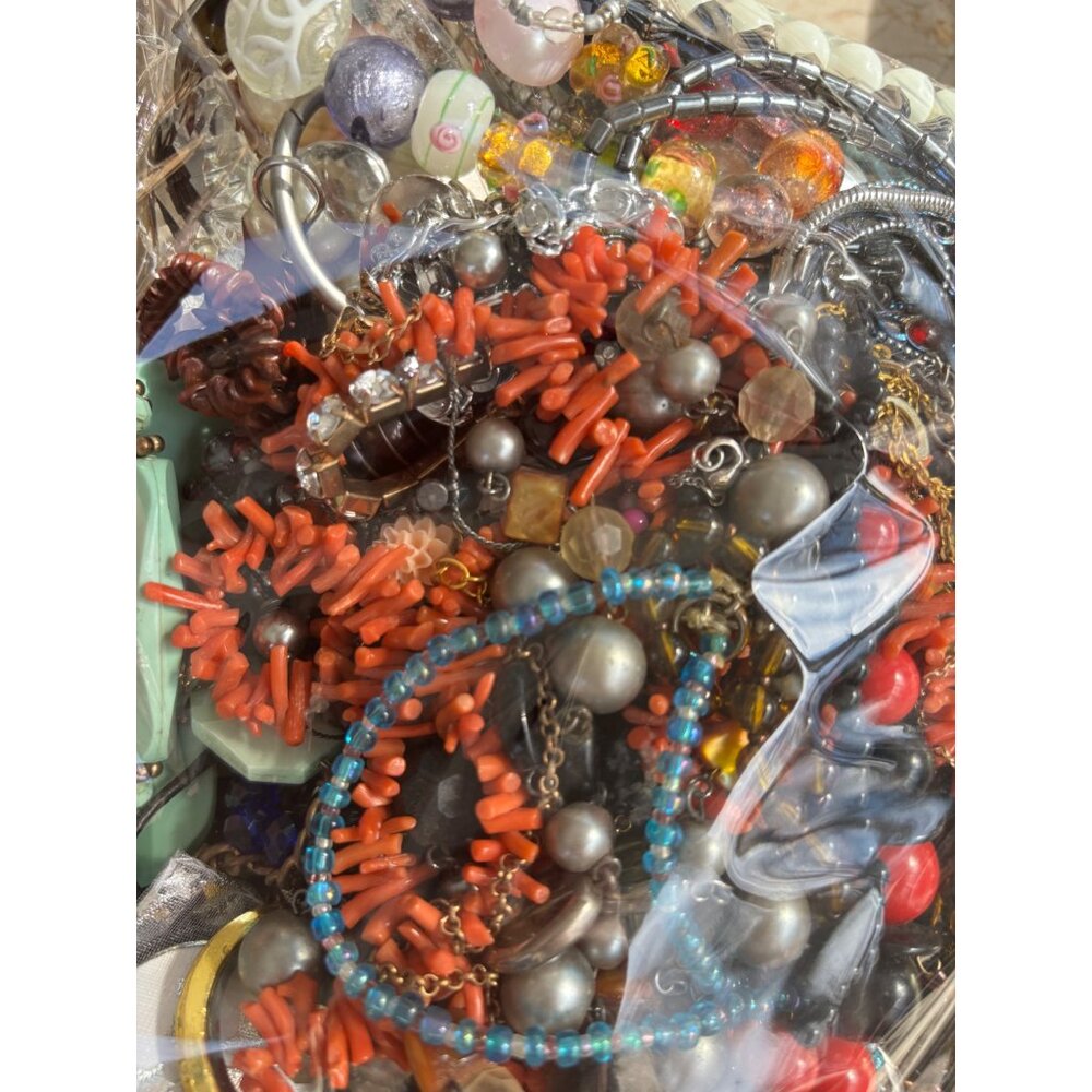 4.1 pounds Mixed Jewelry Lot With Beaded Necklaces Bracelets & Earrings Assortme - Picture 3 of 14